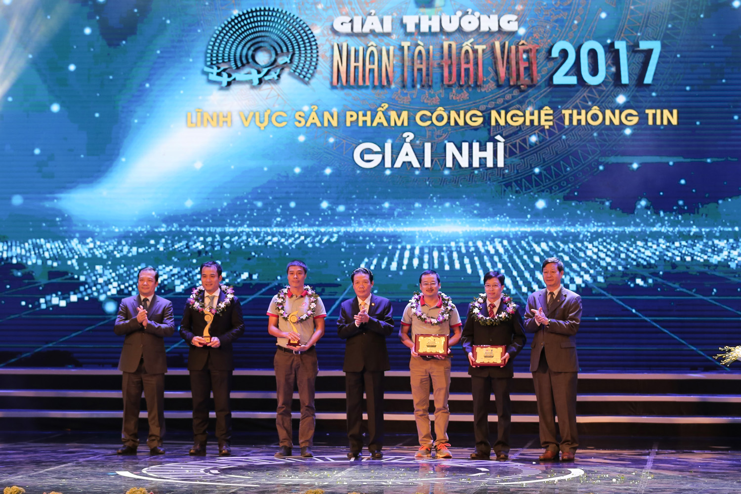 nhan20tai20dat20viet203
