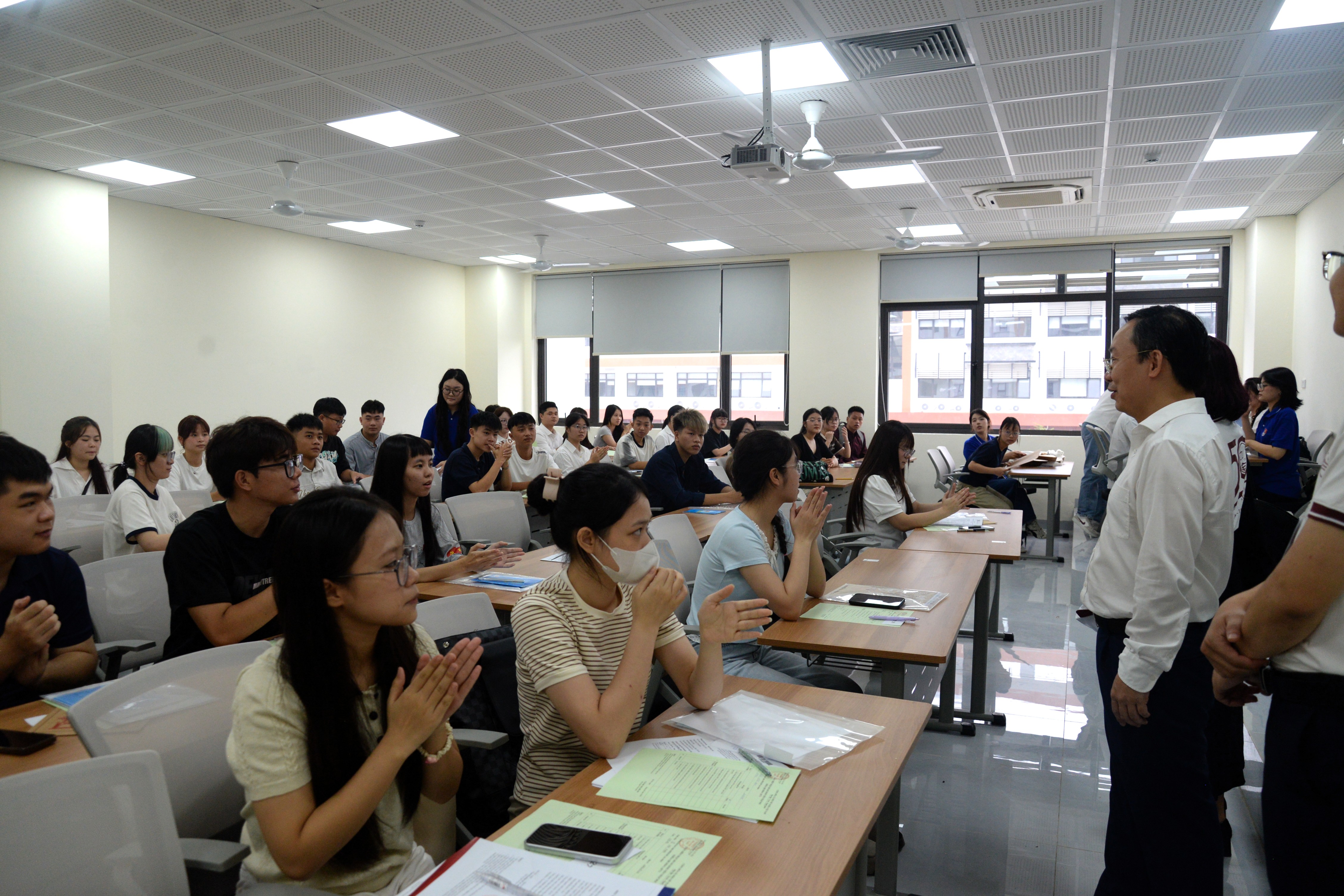 PGS.TS. Trịnh Tiến Việt - Phó Hiệu trưởng